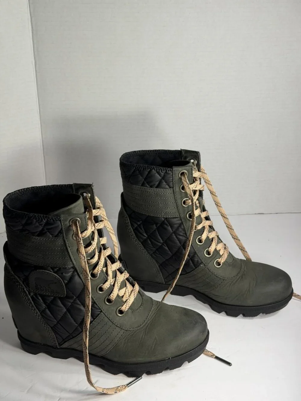 WOMENS SIZE 8.5 SOREL BOOTS